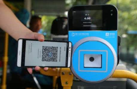 公交車上使用微信掃碼支付，掃碼支付前景巨大